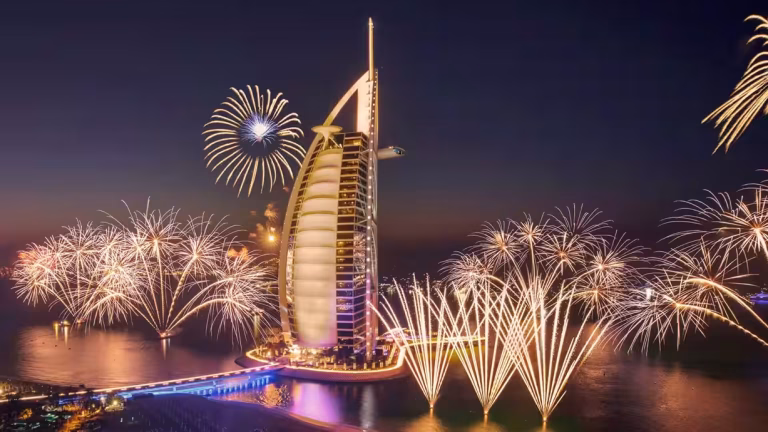 شاهد احتفالات رأس السنة الجديدة 2026 في الامارات.. برج خليفة احتفالات السنة الميلادية في دبي